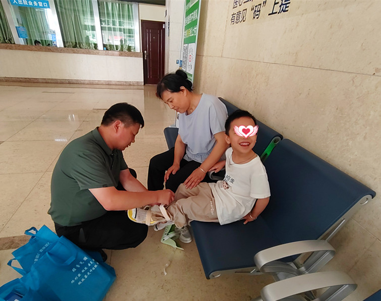 南陵县残联开展2025年残疾儿童假肢矫形器适配发放活动